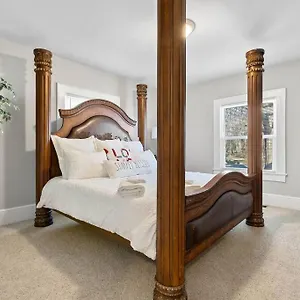 cozy-4b-retreat-near-uptown-king-beds-sleeps-12.1sthotelscharlotte.com/