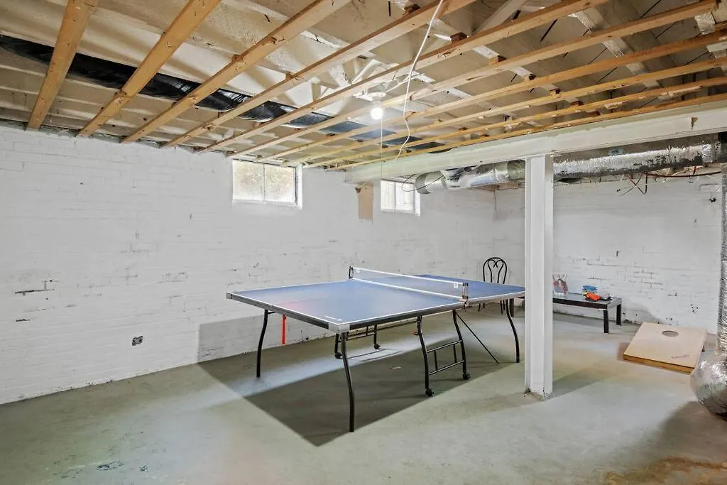Private House + Yard Central Location To All Rva Richmond 0*,