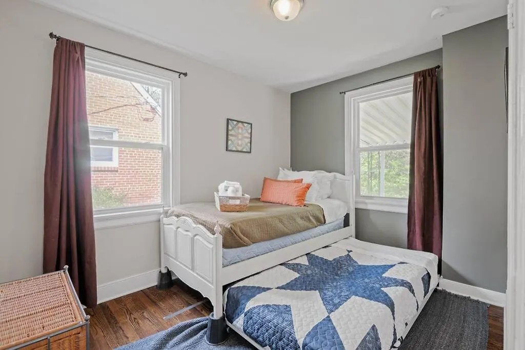Private House + Yard Central Location To All Rva Richmond Holiday home